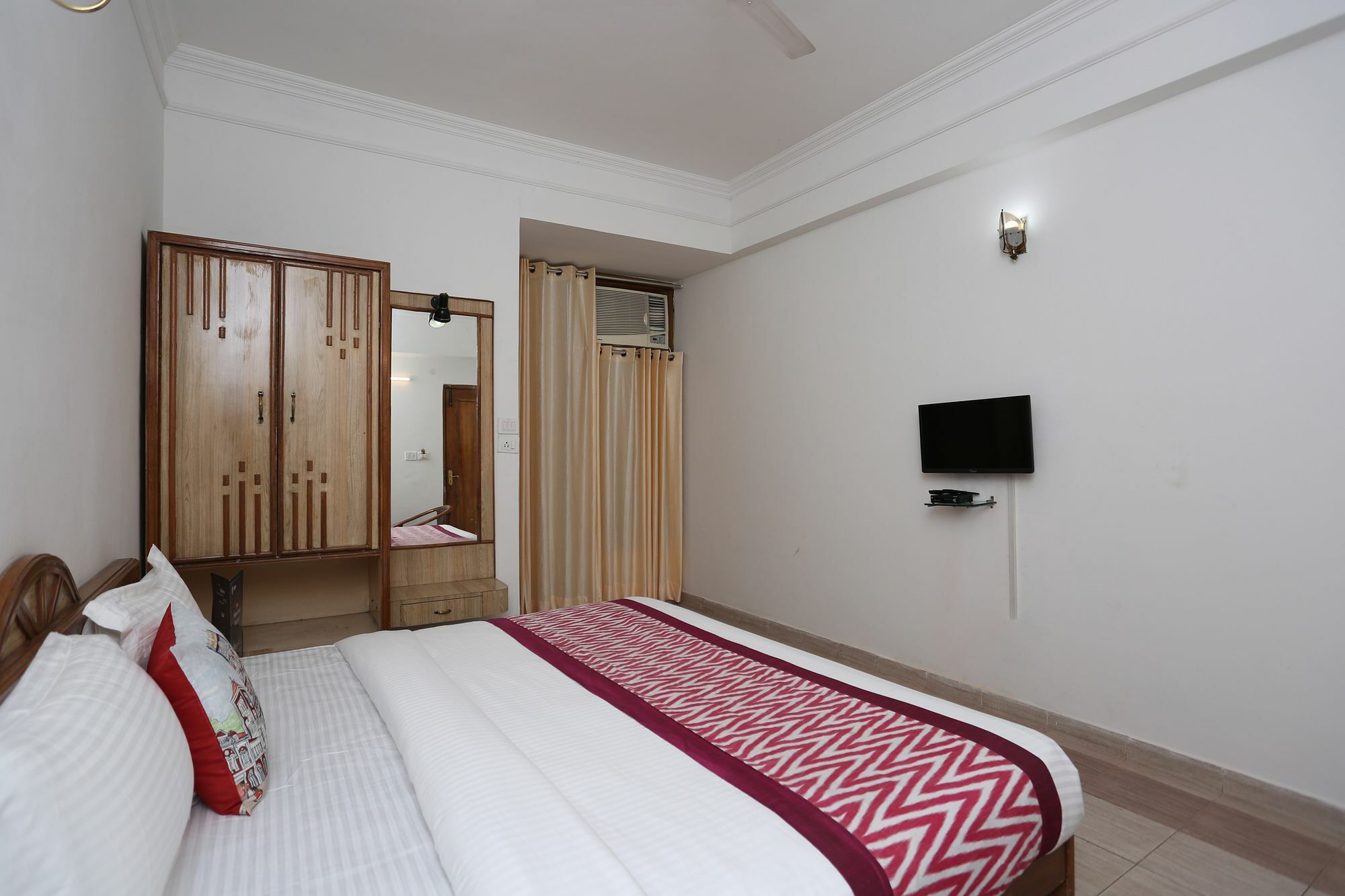 Oyo 10072 Hotel Amrit Regency Dehradun Exterior photo